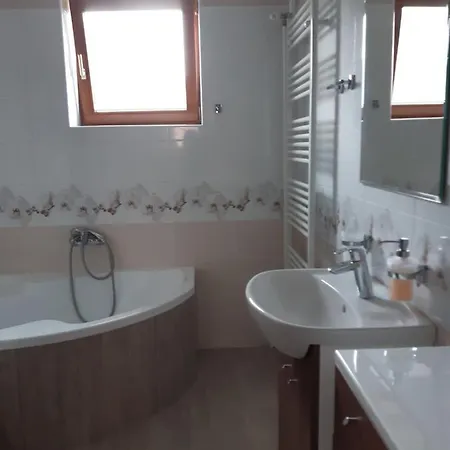 アパート Eroplan *