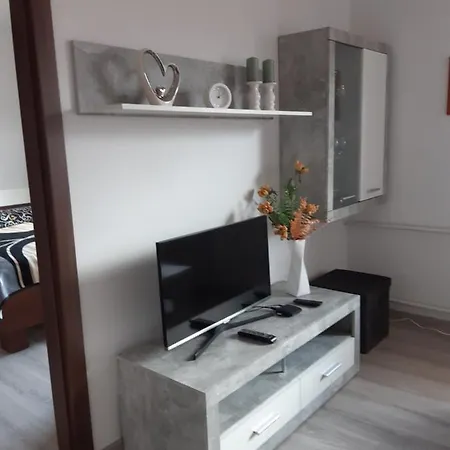 アパート Eroplan